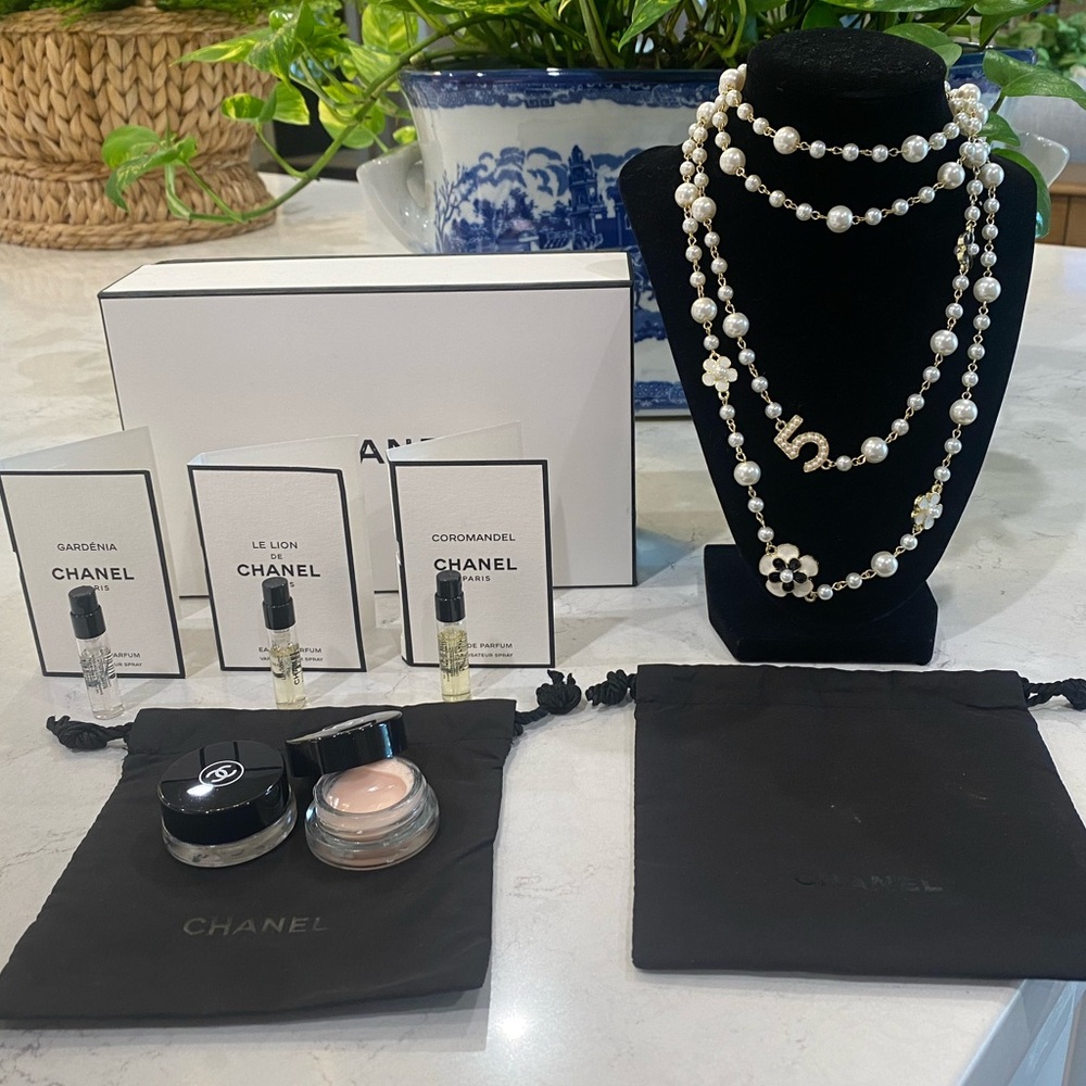 NEW in box Chanel Fragrance & Body creme samples, 2 chanel pouches & necklace